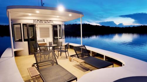 Batam Boat Rental | Amore Yacht Ranoh Island Batam