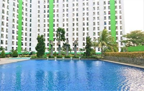 South Tangerang Hotel | Apartment Green Lake View Ciputat by Celebrity Room