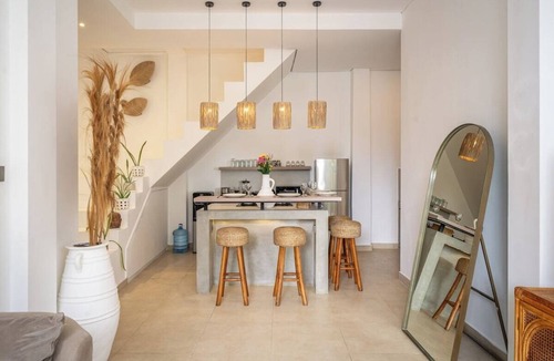 Banjar Semer Villa | Arawan Villa - Tropical 3BR Retreat in Canggu w Pool & Patio