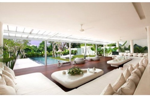 Batubelig Villa | Beachside 3 Bedroom Villa Seminyak, Modern