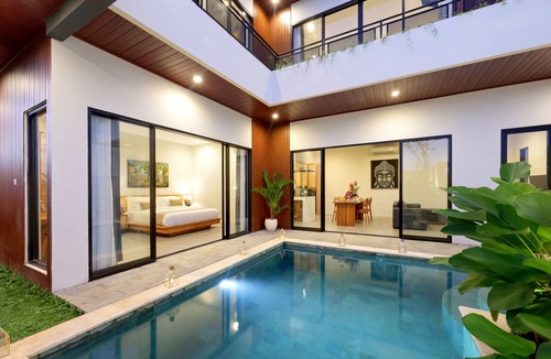 Kesiman Villa | Beachside Luxury 3BR A Tropis Style