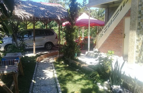 Airmadidi House | Bunga Matahari