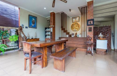 Mekar Bhuwana Hotel | Capital O 94011 Binhari Guest House