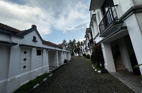 Setiabudi House | Casa D'Ladera Bandung Double Suite