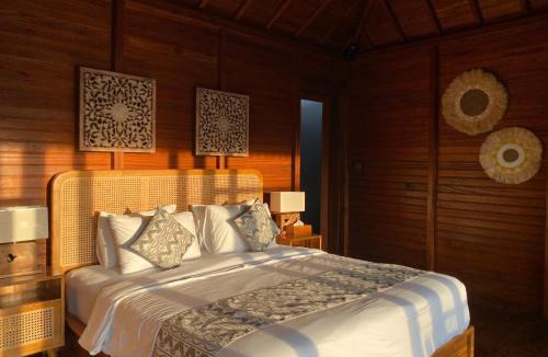 Penestanan Villa | Charming 1BR Wooden Villa Private Pool & Sunset View