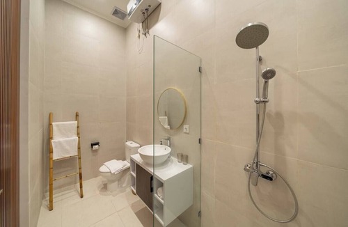 Sanur Villa | Chic 2BR Villa in 300m to the Ocean w Pool+Rooftop