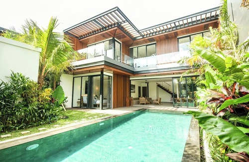 Pererenan Villa | Chic 4BR, 200m to Canggu's Blissful Beach Haven