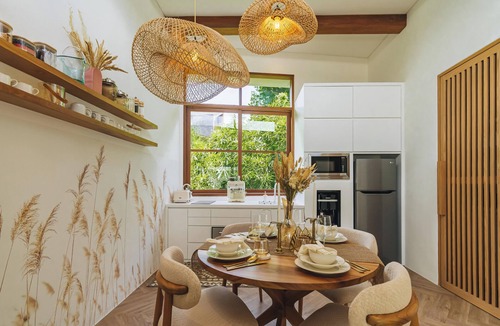 Batu Bolong Villa | 🏖Chic & Cosy little Cocoon🏡500m from the Beach🌊Bath tub & Private pool🌴