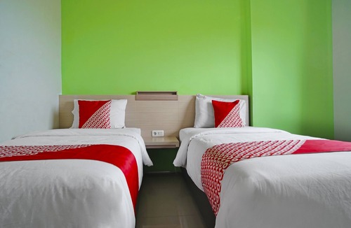 Padang Sidempuan Hotel | Collection O 91373 M Hotel