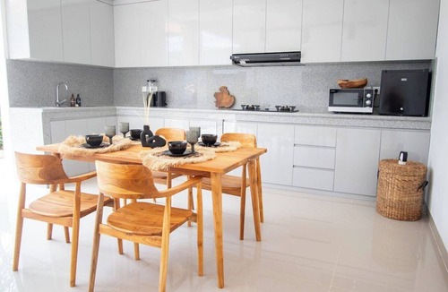 Umalas Villa | Cozy 2BR Paradise w Beach Nearby & Huge Pool+Patio