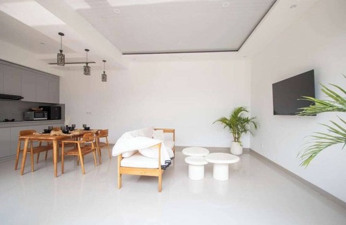 Umalas Villa | Cozy 2BR Paradise w Beach Nearby & Huge Pool+Patio
