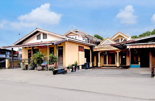 Balikpapan House | Cozy Double Escape W/Free WiFi and Parking