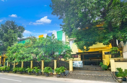 East Jakarta House | Cozy Double Escape W/Free WiFi and Parking