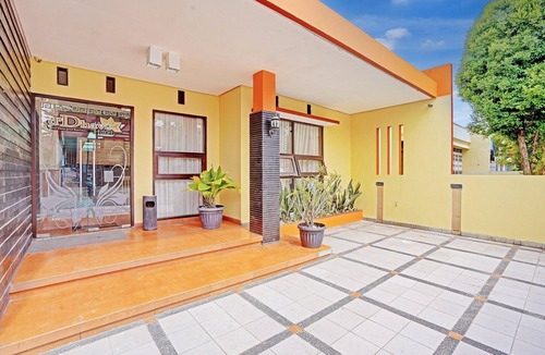 Padang House | Cozy Double Escape W/Free WiFi and Parking