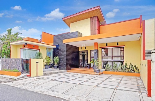 Padang House | Cozy Double Escape W/Free WiFi and Parking