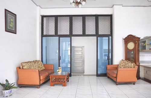 Padang House | Cozy Double Escape W/Free WiFi and Parking