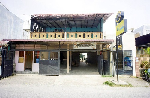 Medan House | Cozy Double Escape W/Free WiFi and Parking