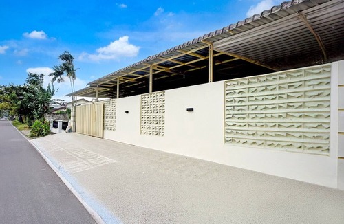 Medan House | Cozy Double Escape W/Free WiFi and Parking