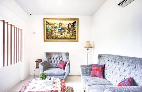 Medan House | Cozy Double Escape W/Free WiFi and Parking