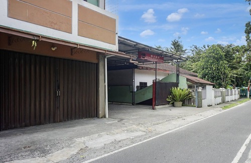 Medan House | Cozy Double Escape W/Free WiFi and Parking