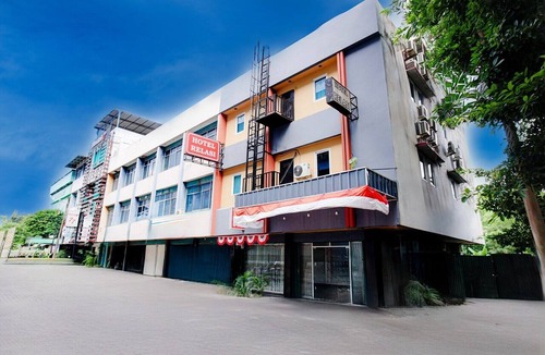 Palembang House | Cozy Double Escape W/Free WiFi and Parking