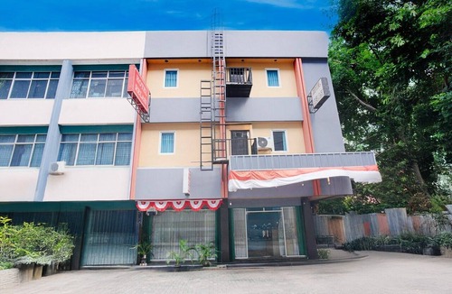 Palembang House | Cozy Double Escape W/Free WiFi and Parking