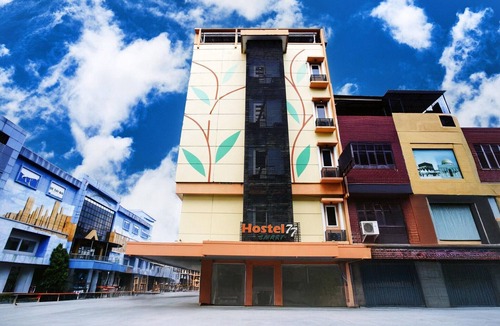 Palembang House | Cozy Double Escape W/Free WiFi and Parking