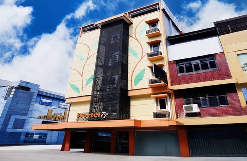 Palembang House | Cozy Double Escape W/Free WiFi and Parking