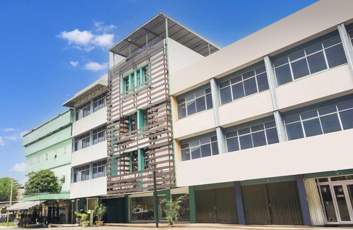 Palembang House | Cozy Double Escape W/Free WiFi and Parking
