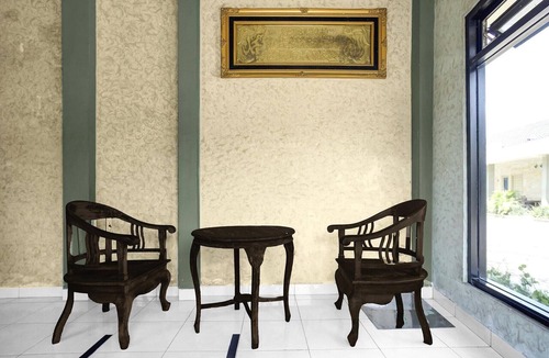 Palembang House | Cozy Double Escape W/Free WiFi and Parking