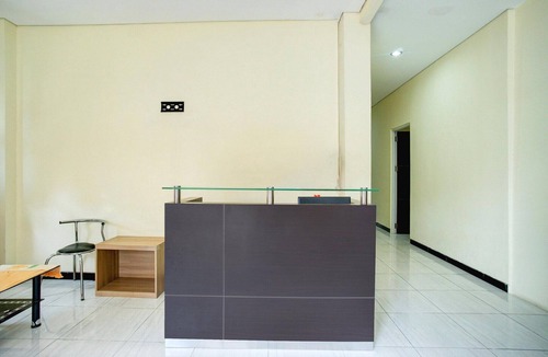 Palembang House | Cozy Double Escape W/Free WiFi and Parking