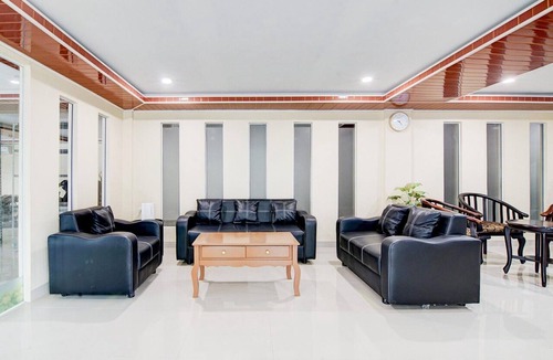 Pekanbaru House | Cozy Double Escape W/Free WiFi and Parking