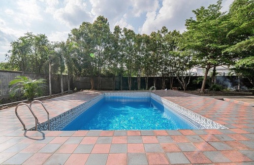Pekanbaru House | Cozy Double Escape with Free WiFi and Parking