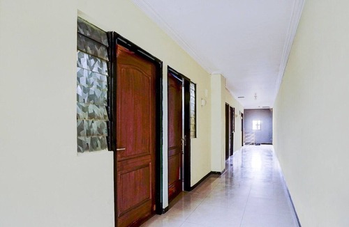 Gubeng House | Cozy Double Escape W/Free WiFi and Parking