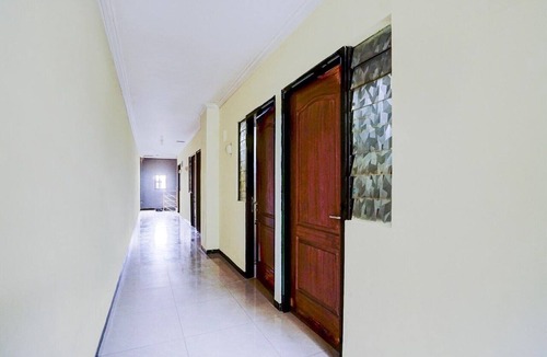 Gubeng House | Cozy Double Escape W/Free WiFi and Parking