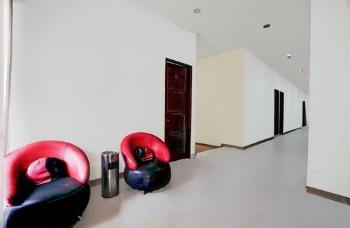 Surabaya House | Cozy Double Escape W/Free WiFi and Parking