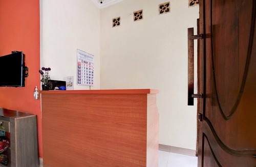 Surabaya House | Cozy Double Escape W/Free WiFi and Parking