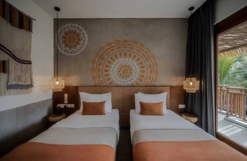 Batu Bolong Hotel | Cozy Twin Bedroom Best Surf Hostel in Canggu