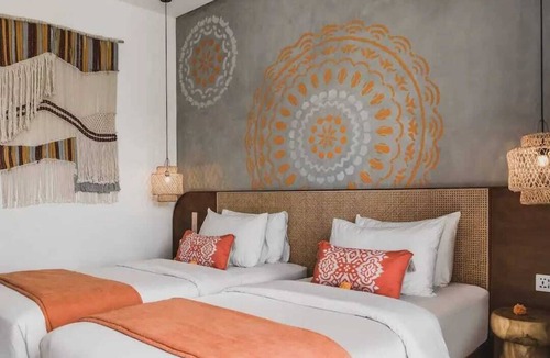 Batu Bolong Hotel | Cozy Twin Bedroom Best Surf Hostel in Canggu
