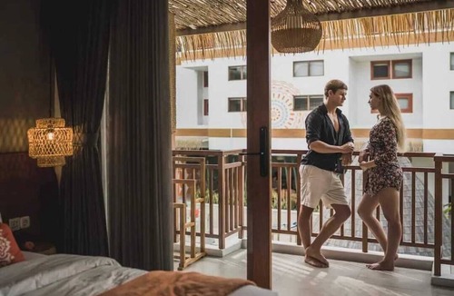 Batu Bolong Hotel | Cozy Twin Bedroom Best Surf Hostel in Canggu