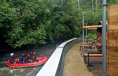 Pangalengan Cabin | Cozzy Haruman riverside camp