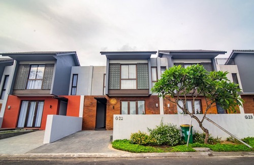Kediri Villa | De'Kunyit Villa ·Stylish,modern design near beach