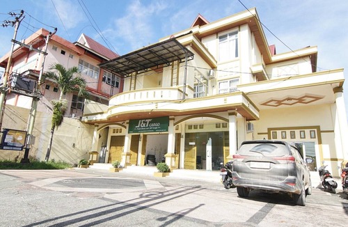 Pekanbaru House | Deluxe Double at Collection O Pekanbaru