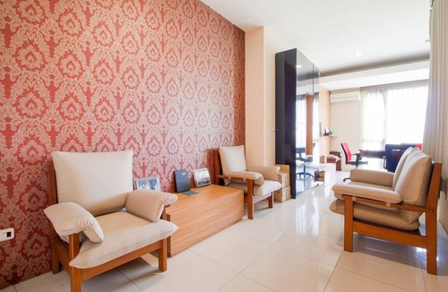 Bandung House | Deluxe Double near Paris Van Java