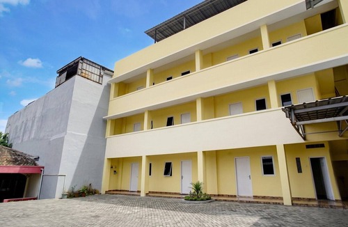 Bandar Lampung House | Deluxe Retreat Near Pahoman Stadium
