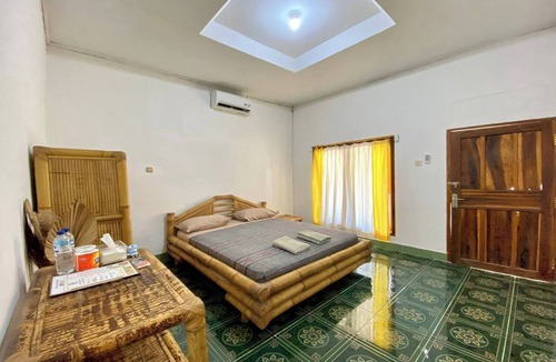 Gerupuk Bed & Breakfast | Duyung Rooms and Resto by Zuzu