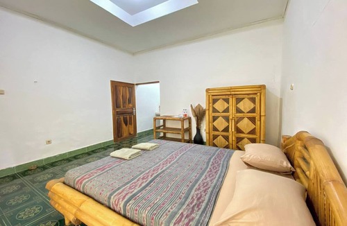 Gerupuk Bed & Breakfast | Duyung Rooms and Resto by Zuzu