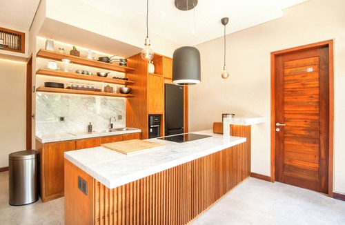 Berawa Villa | Elegant 6BR Villa, Canggu, 400m to Finns Beach