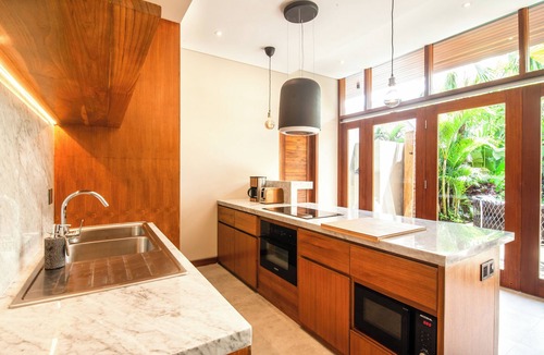 Berawa Villa | Elegant 6BR Villa, Canggu, 400m to Finns Beach