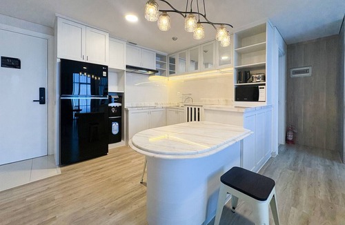 Surabaya Apartment | Elegant Spacious Studio Loft At Apartment Vieloft Soho Dan Sky Residence